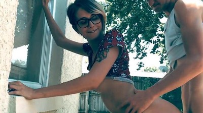 Баба в коротких юбках