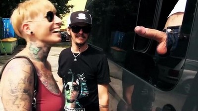 Толпа в лесу изнасилование